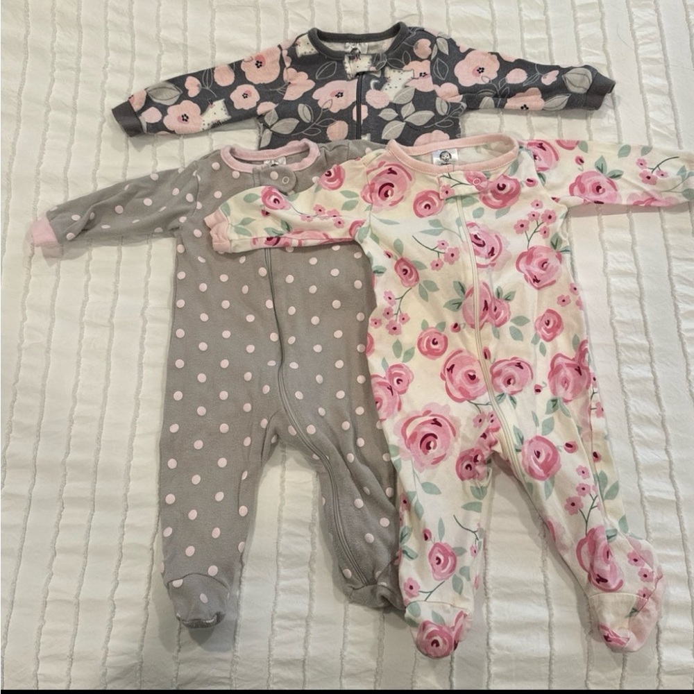 ✨SOLD✨ Gerber baby pajamas set of 3 size 0-3 months